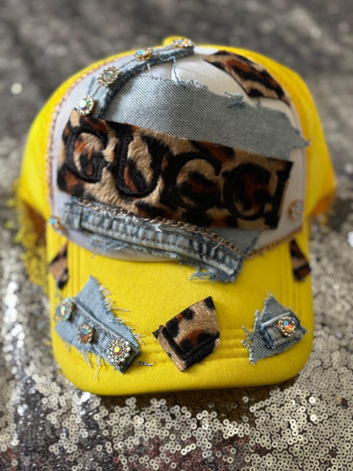 ✨
“Wild Luxe Trucker – Yellow Edition”
✨