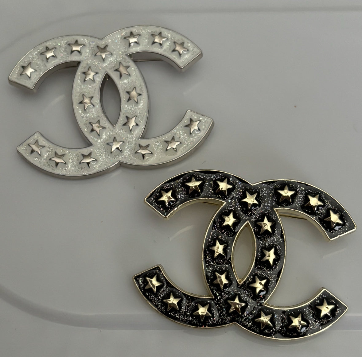 Starstruck CC Brooch – Glitter White with Silver Stars