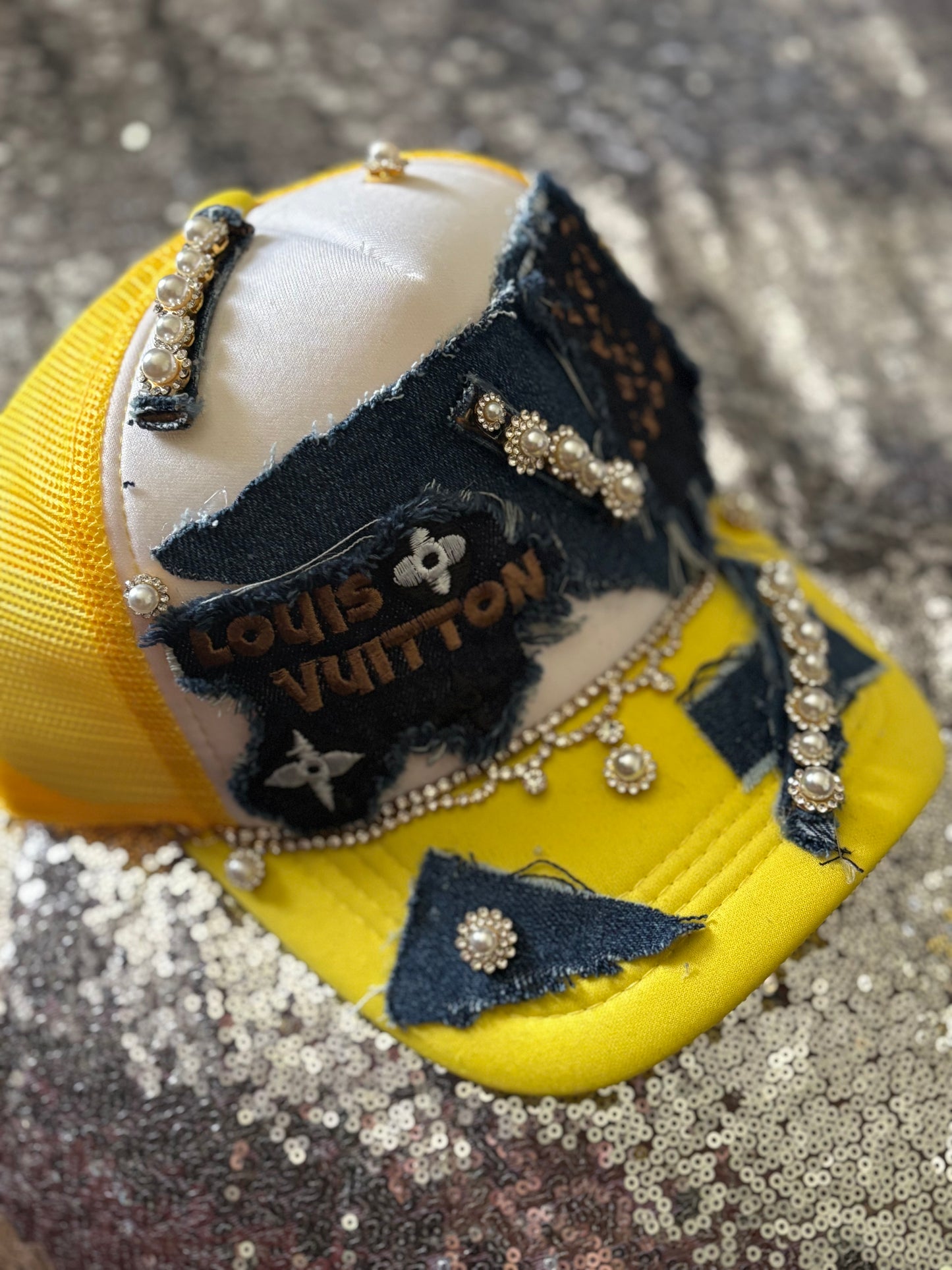 ✨ “Pearl Rebel Trucker – Yellow Edition” ✨
The Pearl Rebel Trucker – Yellow Edition