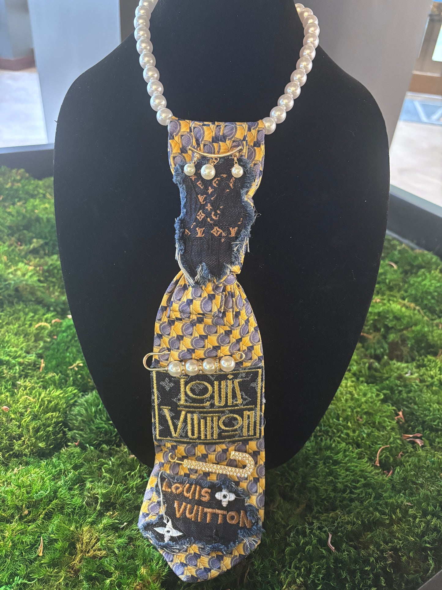 Golden Mosaic Pearl Luxe Necktie