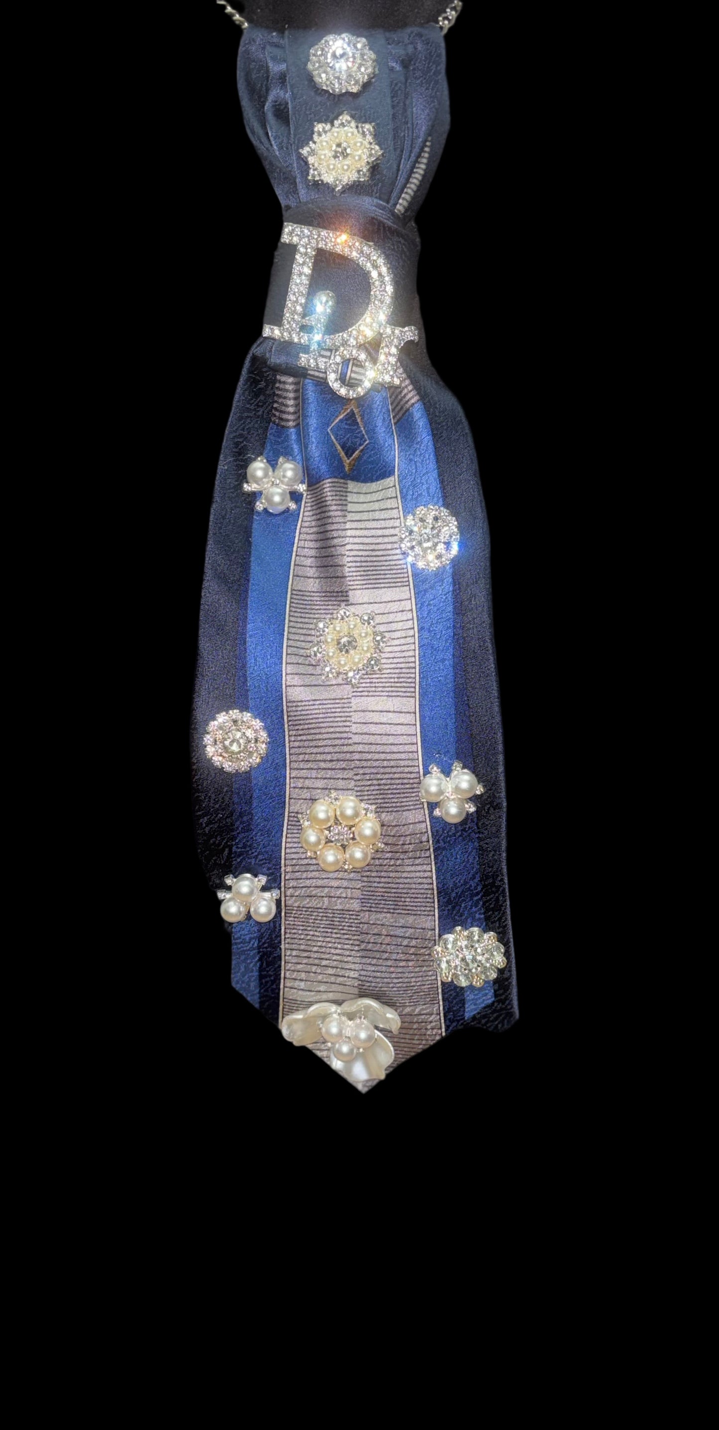 π The Midnight Royal Signature Glam Tie