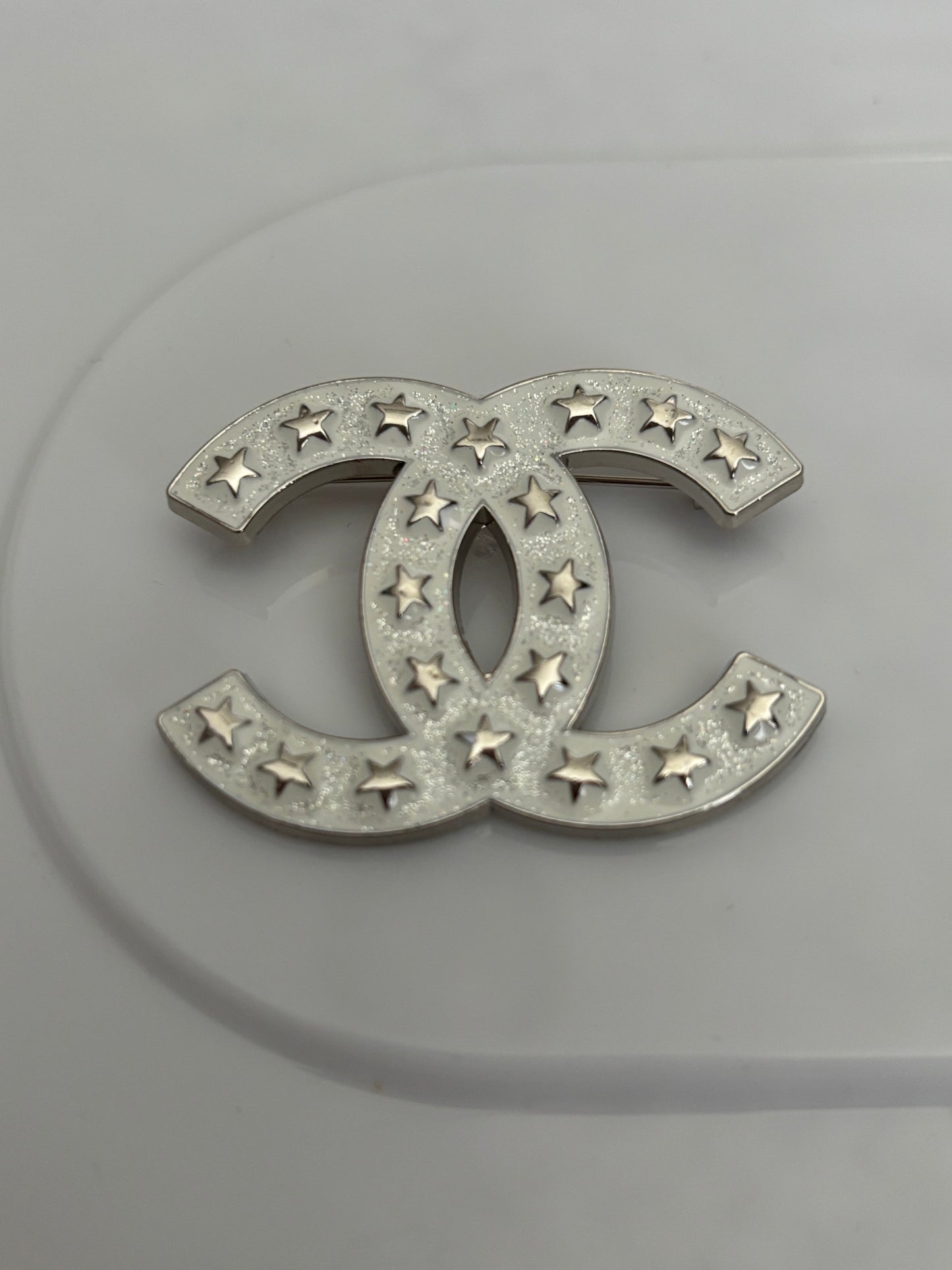 Starstruck CC Brooch – Glitter White with Silver Stars