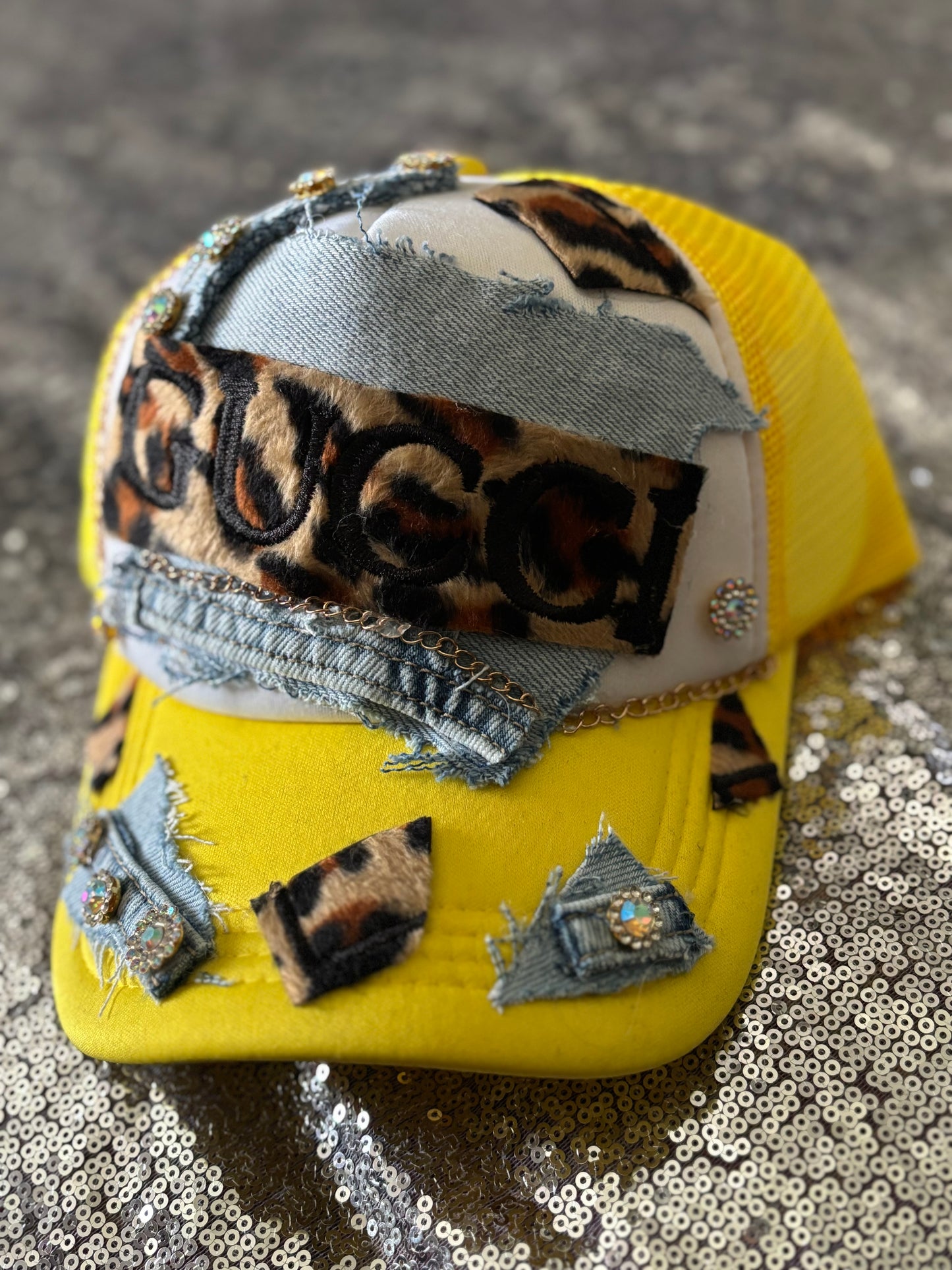 ✨
“Wild Luxe Trucker – Yellow Edition”
✨