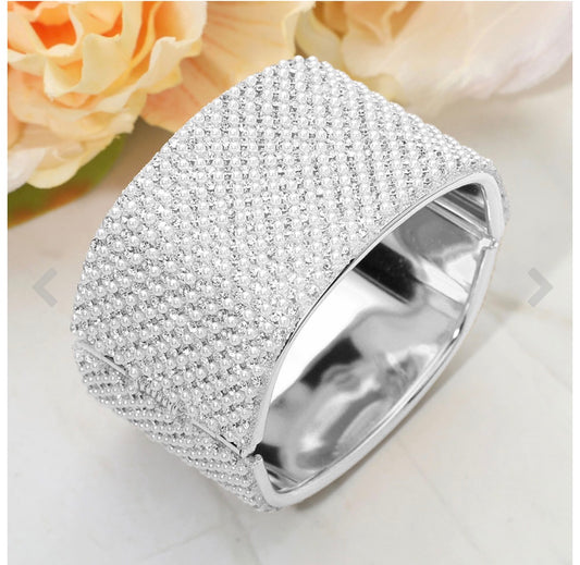 Adollaree Royal Ice Cuff Bracelet (Silver)