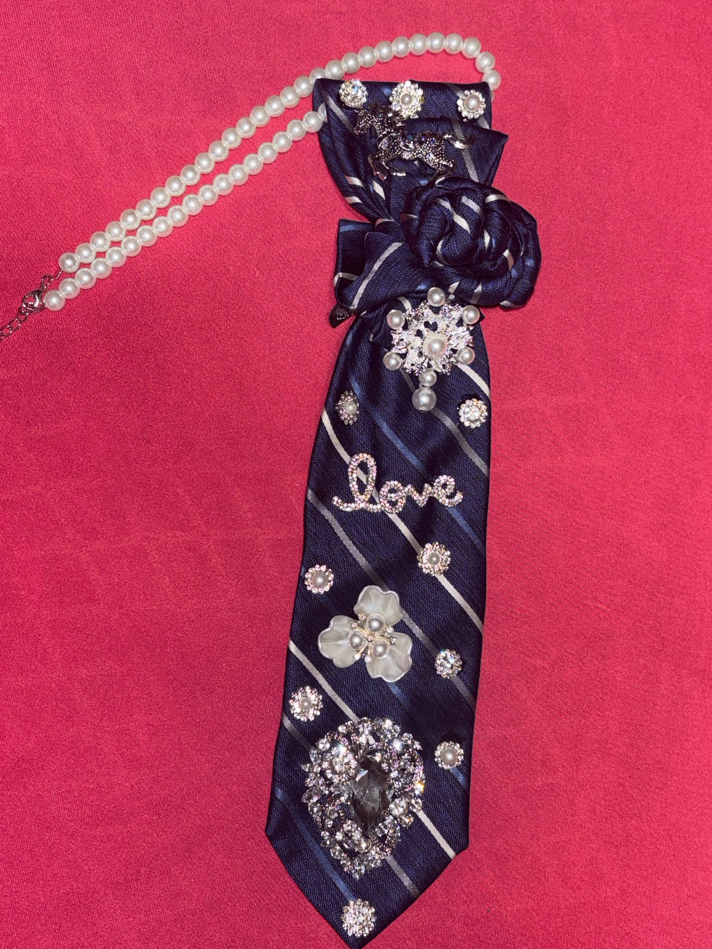 “Derby Day Elegance Luxe Statement Tie – Midnight Winner Edition”