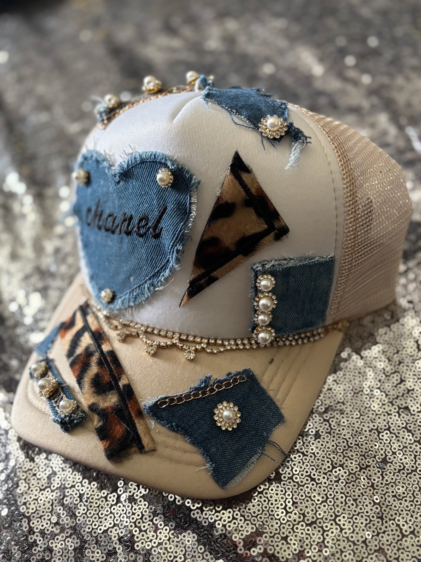 ✨ “Glam Heart Trucker – Beige Edition” ✨