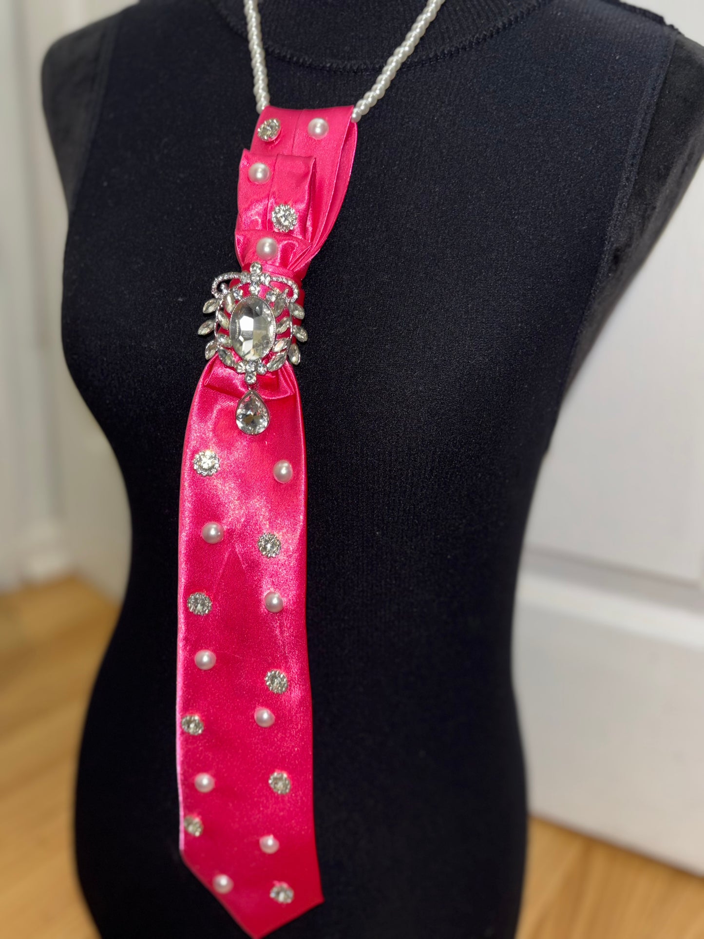 💖 Pink Radiance Crystal Necktie